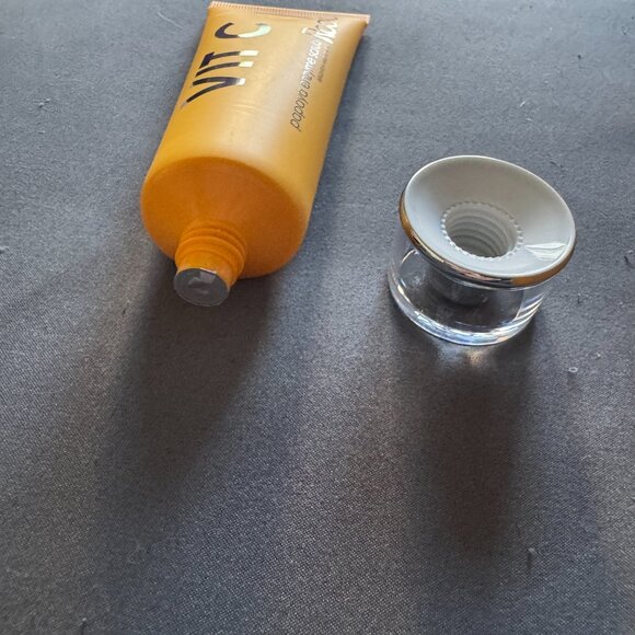 Rodial | NEW Vitamin C Papaya Enzyme Scrub 70 ml/2.36 fl oz - Picture 5 of 5